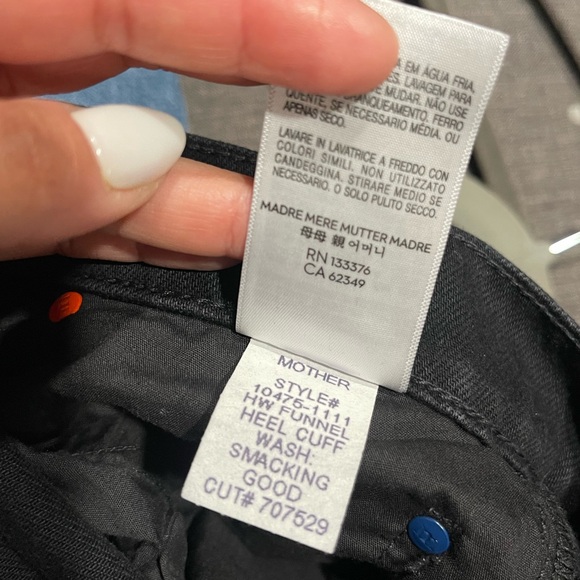 MOTHER DENIM SNACKS | NWT! The Funnel Heel Cuff Jeans Sz: 26 Smacking Good Black - Picture 8 of 8